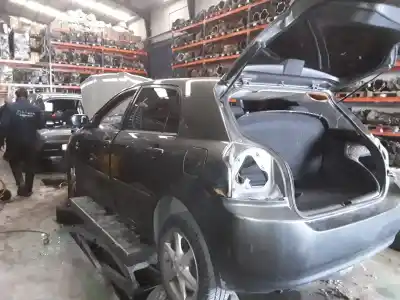 Veículo de Sucata toyota corolla (e12) 2.0 d-4d linea luna berlina do ano 2001 alimentado 1cdftv