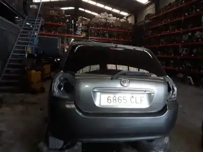 Veículo de Sucata toyota corolla (e12) 2.0 d-4d linea luna berlina do ano 2001 alimentado 1cdftv