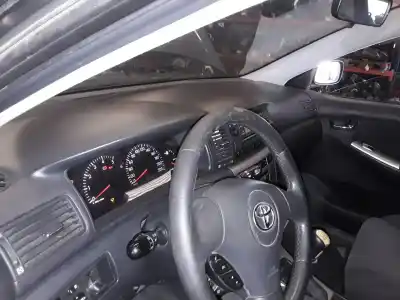 Veículo de Sucata toyota corolla (e12) 2.0 d-4d linea luna berlina do ano 2001 alimentado 1cdftv