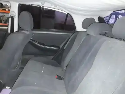 Veículo de Sucata toyota corolla (e12) 2.0 d-4d linea luna berlina do ano 2001 alimentado 1cdftv