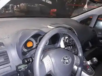 Veículo de Sucata toyota auris sport do ano 2001 alimentado 2adfhv