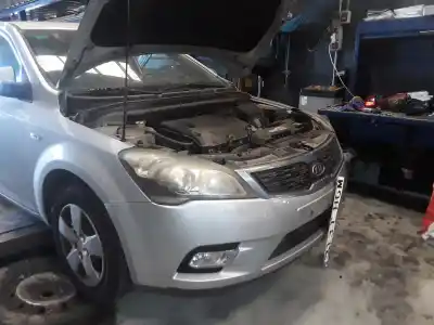 Veículo de Sucata kia ceed edition 7 90 cv / 66 kw do ano 2001 alimentado 