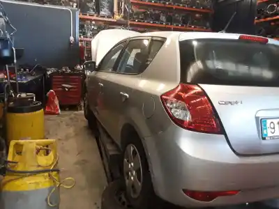 Veículo de Sucata kia ceed edition 7 90 cv / 66 kw do ano 2001 alimentado 