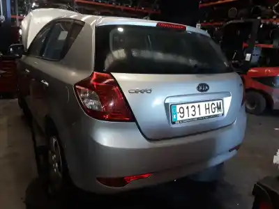 Veículo de Sucata kia ceed edition 7 90 cv / 66 kw do ano 2001 alimentado 