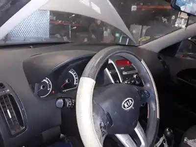 Veículo de Sucata kia ceed edition 7 90 cv / 66 kw do ano 2001 alimentado 