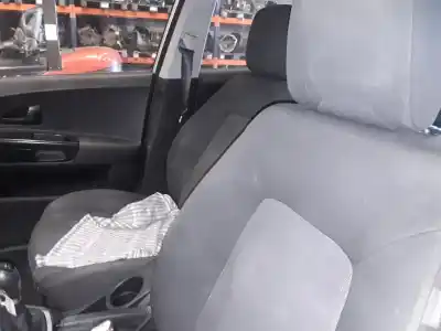 Veículo de Sucata kia ceed edition 7 90 cv / 66 kw do ano 2001 alimentado 