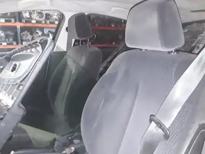 Veículo de Sucata citroen c4 berlina vtr plus do ano 2001 alimentado 9hx