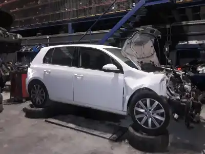 Veículo de Sucata volkswagen golf vi (5k1) advance do ano 2001 alimentado caxb