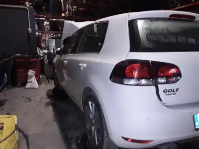 Veículo de Sucata volkswagen golf vi (5k1) advance do ano 2001 alimentado caxb