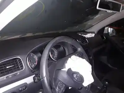 Veículo de Sucata volkswagen golf vi (5k1) advance do ano 2001 alimentado caxb