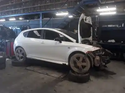 Véhicule à la ferraille seat leon (1p1) reference de l'année 2001 alimenté bkc