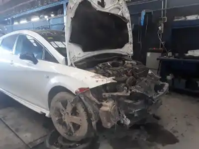 Véhicule à la ferraille seat leon (1p1) reference de l'année 2001 alimenté bkc