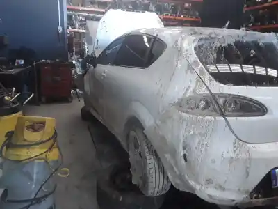 Véhicule à la ferraille seat leon (1p1) reference de l'année 2001 alimenté bkc