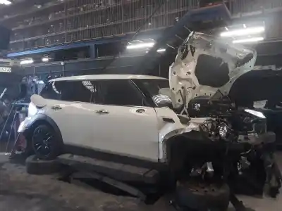 Véhicule à la ferraille MINI                                               CLUBMAN (F54)                                                                                                                                                                                                                                              One D                                                                                                                                                                                                                                                      de l'année 2001 alimenté B37C15A