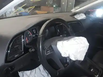 Здавання транспортного засобу seat leon (5f1) style року 2001 потужний cze