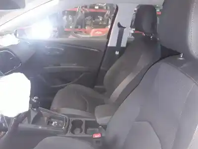 Здавання транспортного засобу SEAT LEON (5F1) Style року 2001 потужний CZE