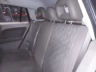 Sloopvoertuig dodge caliber s van het jaar 2001 aangedreven ecd