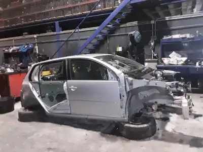 Veículo de Sucata volkswagen golf v berlina (1k1) trendline do ano 2001 alimentado bgu