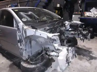 Veículo de Sucata volkswagen golf v berlina (1k1) trendline do ano 2001 alimentado bgu