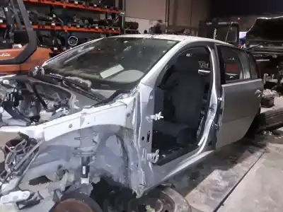 Veículo de Sucata VOLKSWAGEN GOLF V BERLINA (1K1) Trendline do ano 2001 alimentado BGU