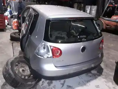 Veículo de Sucata volkswagen golf v berlina (1k1) trendline do ano 2001 alimentado bgu