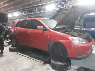 Veículo de Sucata toyota corolla (e12) 2.0 d-4d linea luna berlina do ano 2001 alimentado 1cdftv