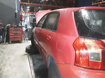 Veículo de Sucata toyota corolla (e12) 2.0 d-4d linea luna berlina do ano 2001 alimentado 1cdftv