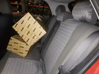 Veículo de Sucata toyota corolla (e12) 2.0 d-4d linea luna berlina do ano 2001 alimentado 1cdftv