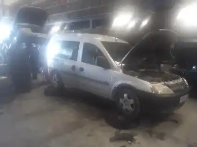 Veículo de Sucata opel combo familiar do ano 2001 alimentado 