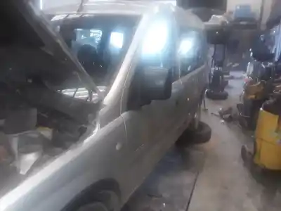 Veículo de Sucata opel combo familiar do ano 2001 alimentado 