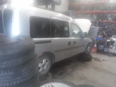 Veículo de Sucata opel combo familiar do ano 2001 alimentado 