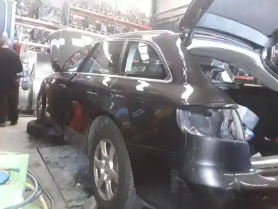 Здавання транспортного засобу AUDI A4 AVANT (8K5) (2008) Básico року 2001 потужний CAGA