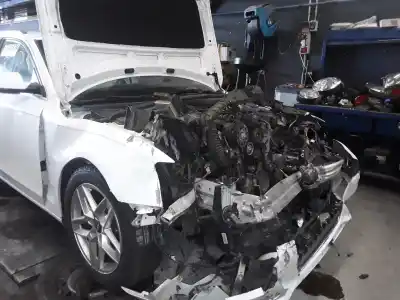 Здавання транспортного засобу AUDI A4 AVANT (8K5) (2008) Básico року 2001 потужний CJCB