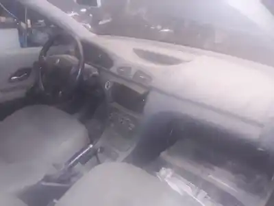 Здавання транспортного засобу renault laguna ii (bg0) 1.6 16v року 2001 потужний 