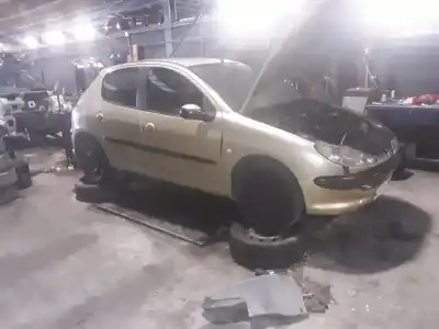 Veículo de Sucata peugeot 206 berlina 1.4 hdi do ano 2001 alimentado 