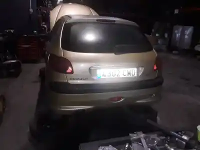 Veículo de Sucata peugeot 206 berlina 1.4 hdi do ano 2001 alimentado 
