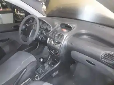 Veículo de Sucata peugeot 206 berlina 1.4 hdi do ano 2001 alimentado 