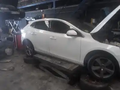 Veículo de Sucata volvo v40 summum 254 cv / 187 kw do ano 2001 alimentado 