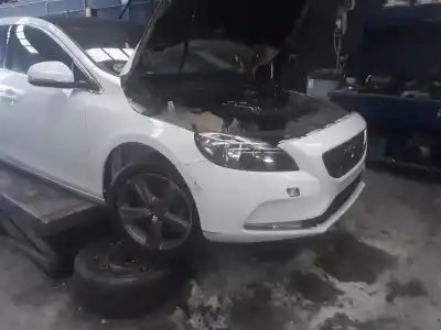 Scrapping Vehicle VOLVO V40 Summum 254 CV / 187 KW of the year 2001 powered 