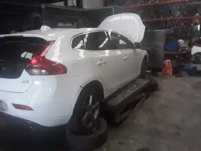 Veículo de Sucata volvo v40 summum 254 cv / 187 kw do ano 2001 alimentado 