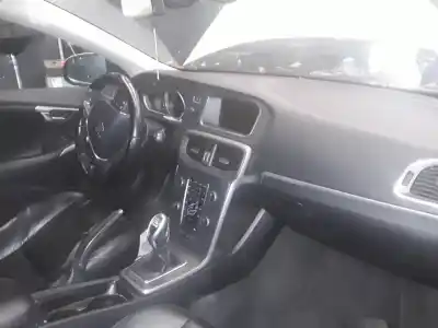 Veículo de Sucata volvo v40 summum 254 cv / 187 kw do ano 2001 alimentado 