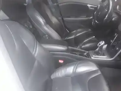 Veículo de Sucata volvo v40 summum 254 cv / 187 kw do ano 2001 alimentado 