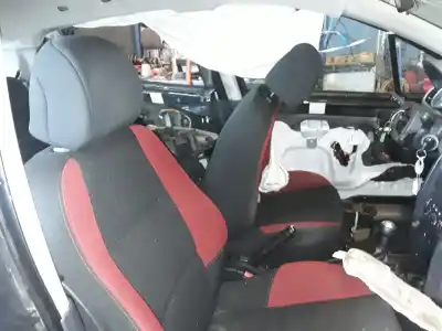 Veículo de Sucata peugeot 207 sport do ano 2001 alimentado 9hx