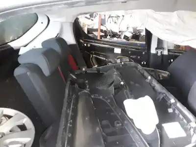 Veículo de Sucata peugeot 207 sport do ano 2001 alimentado 9hx