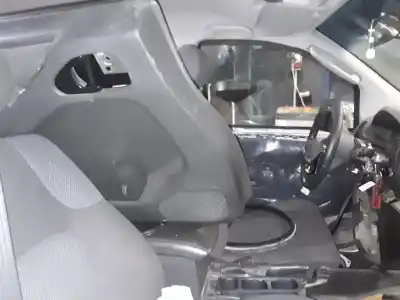 Scrapping Vehicle nissan navara pick-up (d40m) king cab se 4x4 of the year 2001 powered yd25ddti