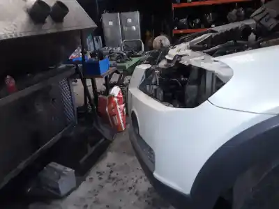 Veículo de Sucata chevrolet captiva 2.0 vcdi lt [2.0 ltr. - 110 kw diesel cat] do ano 2001 alimentado 