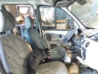 Здавання транспортного засобу renault kangoo (f/kc0) rxe (kcoc/u) 54 cv / 40 kw року 2001 потужний  Здавання транспортного засобу renault kangoo (f/kc0) rxe (kcoc/u) 54 cv / 40 kw року 2001 потужний