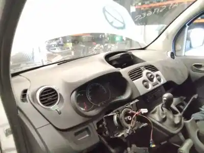 Здавання транспортного засобу renault                                            kangoo                                                                                                                                                                                                                                                     z.e. maxi 2-sitzer року 2001 потужний 
