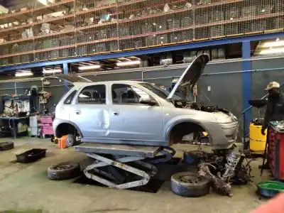 Veículo de Sucata opel corsa c essentia do ano 2001 alimentado z13dt