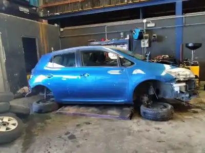 Здавання транспортного засобу TOYOTA AURIS Active року 2001 потужний 1ZRFAE